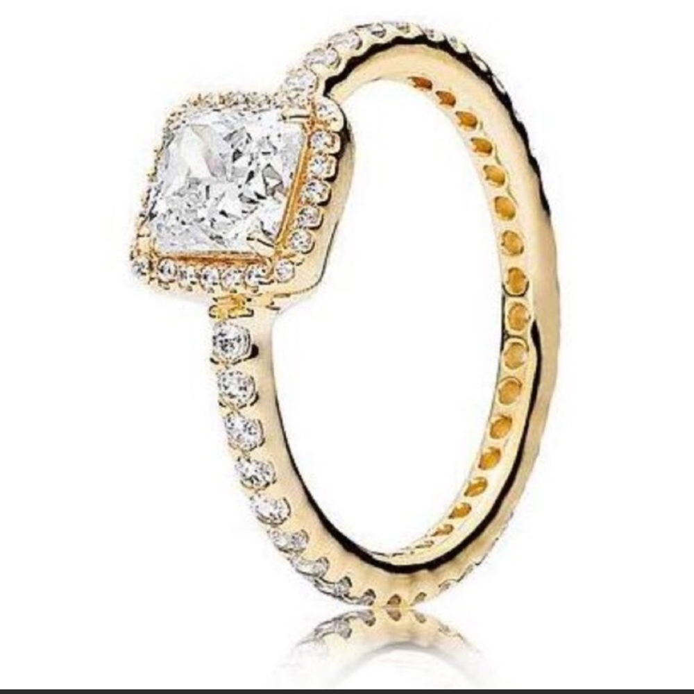 Ale met 54 14k gold Pandora ring